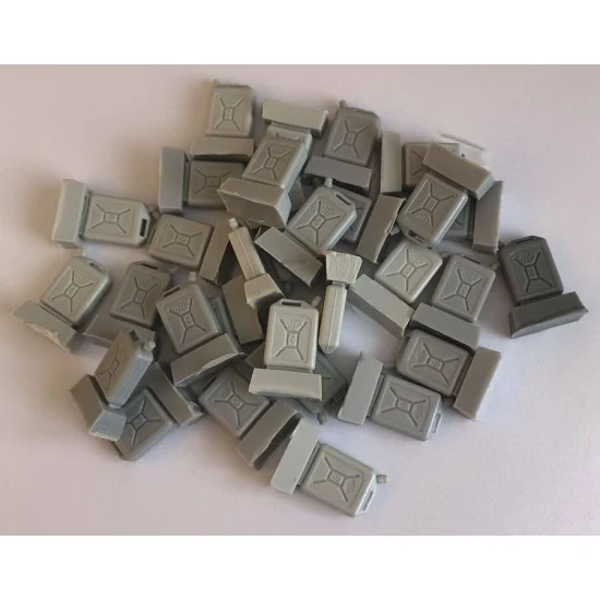 Elefant Corporation 35021B 1/35 IDF Water Jerrycans (30pcs) - Scenics & Diorama