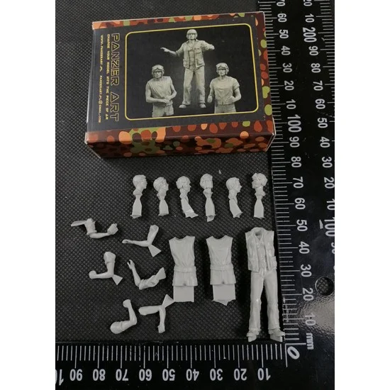 Panzer Art FI35-059 1/35 USMC (PTO) Late Sherman Tank Crew (3 figures)