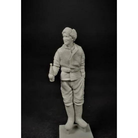Panzer Art FI35-155 1/35 Soviet Tanker at Rest No.2