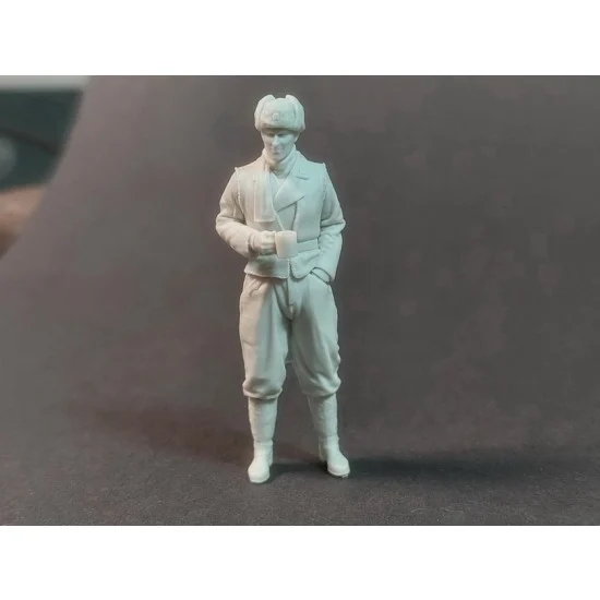 Panzer Art FI35-182 1/35 German Tank Officer in Winter Coat No.2
