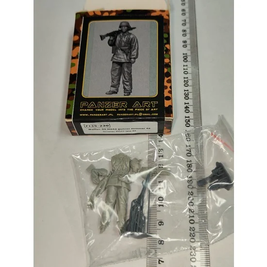 Panzer Art FI35-220 1/35 Waffen-SS MG42 Gunner Summer 1944
