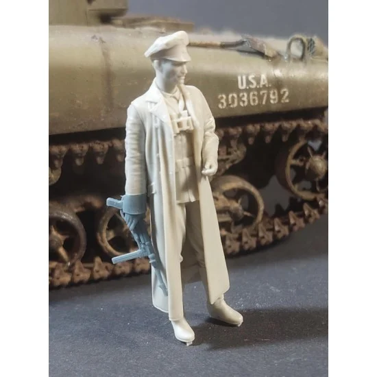 Panzer Art FI35-229 1/35 Waffen-SS Officer In Long Coat, Normandy