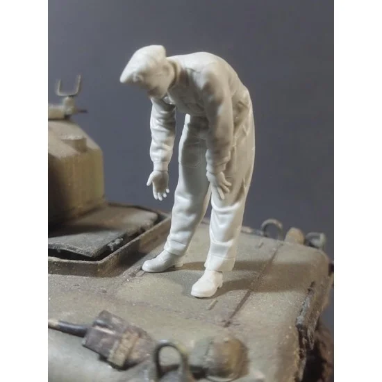 Panzer Art FI35-232 1/35 British Tanker Loading 75mm Ammo No1