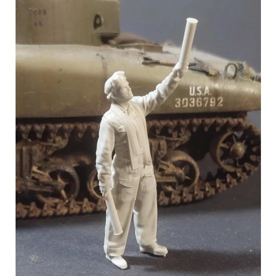 Panzer Art FI35-233 1/35 British Tanker Loading 75mm Ammo No2