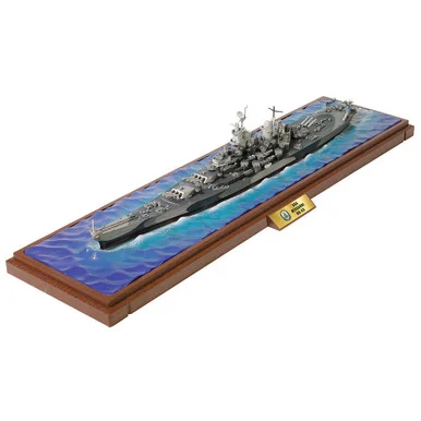 USS Missouri BB-63 1/700 Die Cast Model - Waterline Display