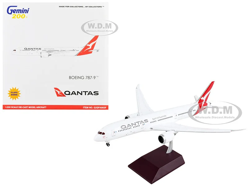 Boeing 787-9 Commercial Aircraft with Flaps Down "Qantas Airways - Spirit of Australia" White with Red Tail "Gemini 200" Series 1/200 Diecast Model Airplane by GeminiJets