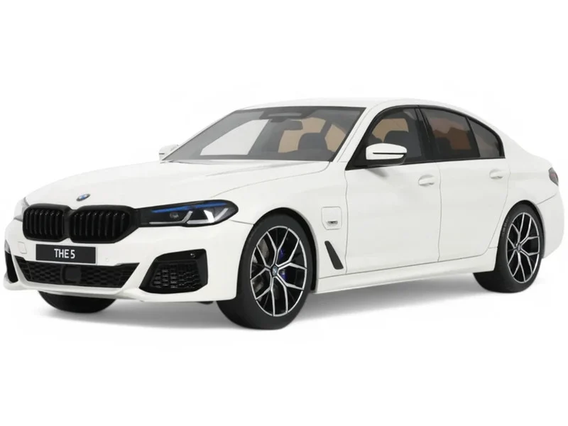 2023 BMW 545e xDrive M Sport Alpine White 1/18 Model Car by GT Spirit - BMW Models