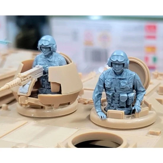 H3 Models HS16044 1/16 ROKA Tank Crew (2 figures) - Model Figures