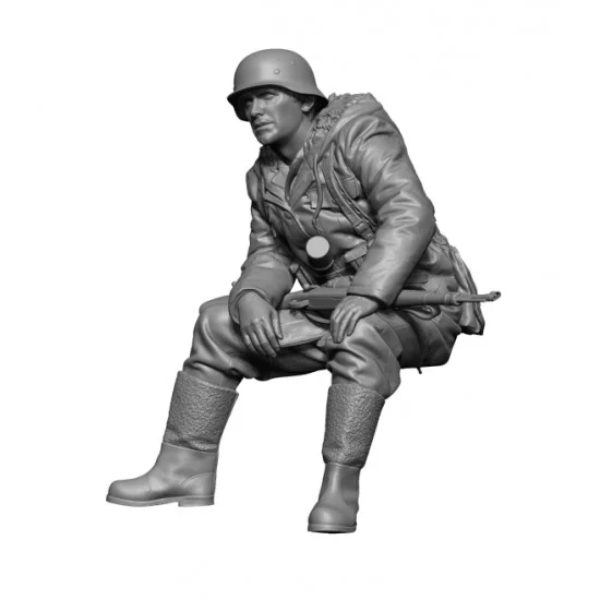 H3 Models 35130 1/35 WWII SS Soldier Winter Uniform #1 - Model Figures