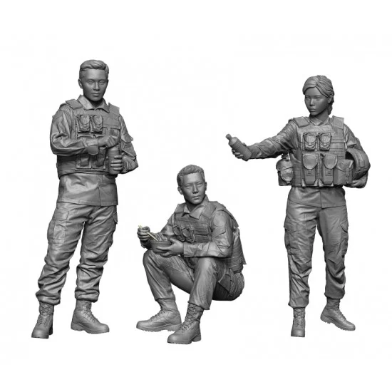 H3 Models HS16144 1/16 ROKA At Rest (3 figures) - Model Figures