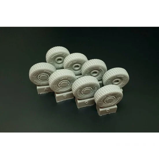 Hauler HLH72094 1/72 JGSDF Type 16 Wheels for Aoshima kit - Military Vehicles & Tanks