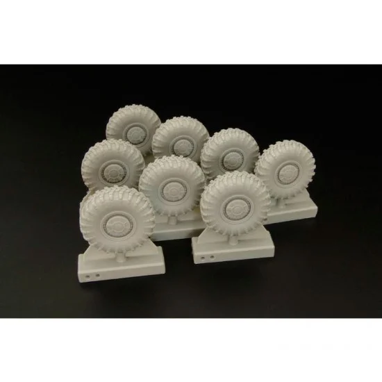 Hauler HLX48377 1/48 BTR-60 Wheels for Mikromir kit