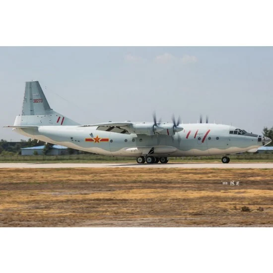 Hobby Boss 83902 1/144 Chinese Shaanxi Y-8
