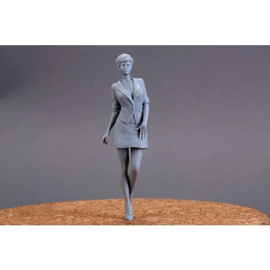 Hobby Design HD03-0453 1/24 Show Girls with Short Hair (1 Resin Figure)