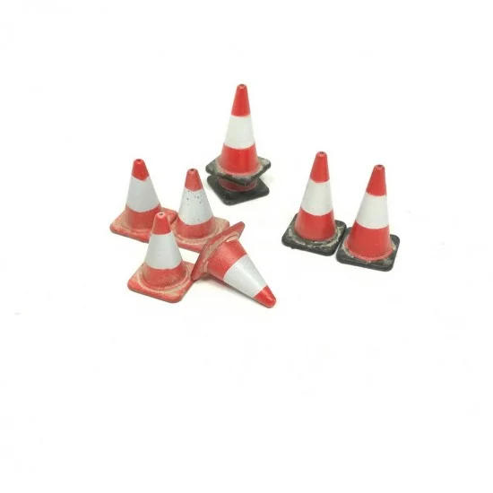 HD Models 35045 1/35 Big Road Cones (4pcs) & Little Road Cones (4pcs) - Scenics & Diorama