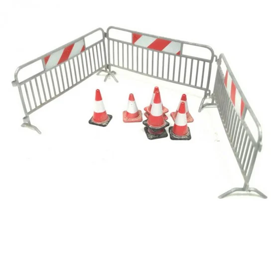 HD Models 35047 1/35 Metal Barrier (3pcs) & Road Cones (8pcs) - Scenics & Diorama