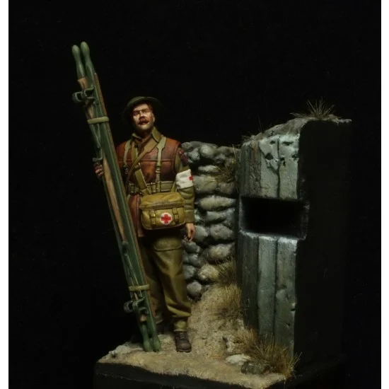 HD Models 35194 1/35 Commonwealth Medical Corps (figure & base) - Model Figures