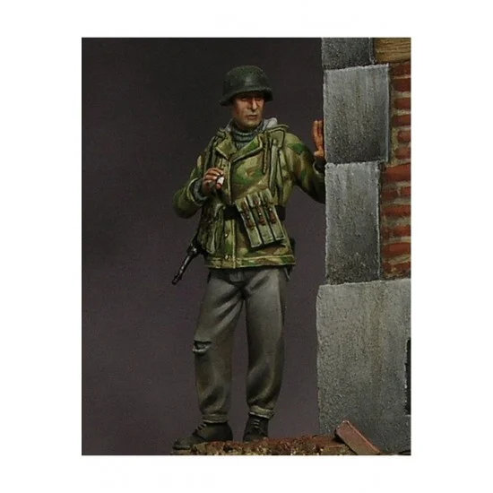Hidalgo-Beneito WW07 54mm Scale German Panzergrenadier 1945 (metal and resin figure)