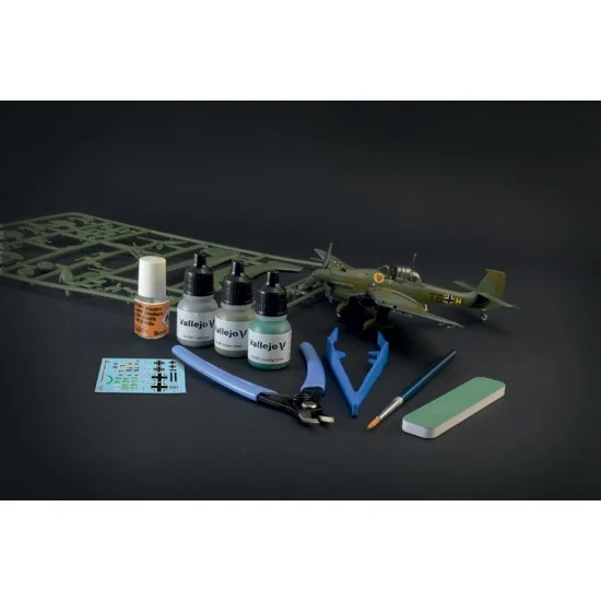 Italeri 72010 1/72 Complete Set for Modelling - Junker Ju-87B Stuka (kit, paints & tools)
