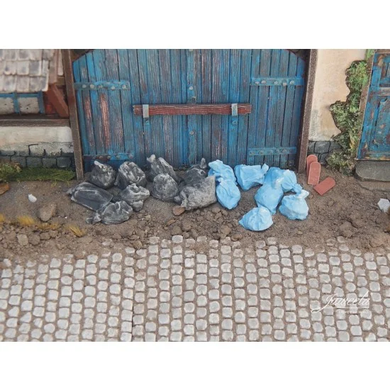 Juweela 23397 1/32, 1/35 Garbage Bags (10x Black & 10x Blue) - Scenics & Diorama