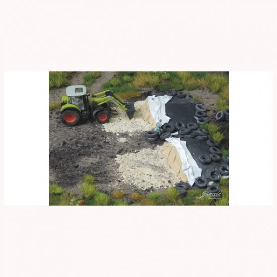 Juweela 28233 1/87 (HO scale) Silage Pile Green w/ Tyres And Foil (3pcs) - Model Railway