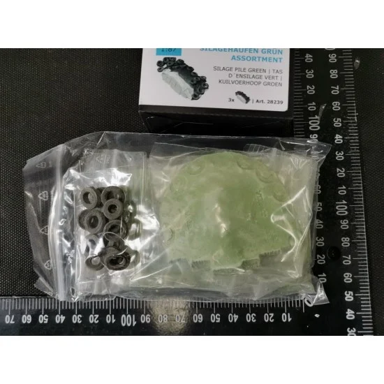 Juweela 28239 1/87 (HO scale) Silage Pile Brown w/ Tyres And Foil (3pcs) - Model Railway