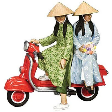 Red Vespa Girls 1/30 Figures - King and Country