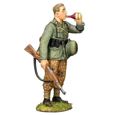 The Drinking Soldier 1:30 Figure King and Country (WS377)