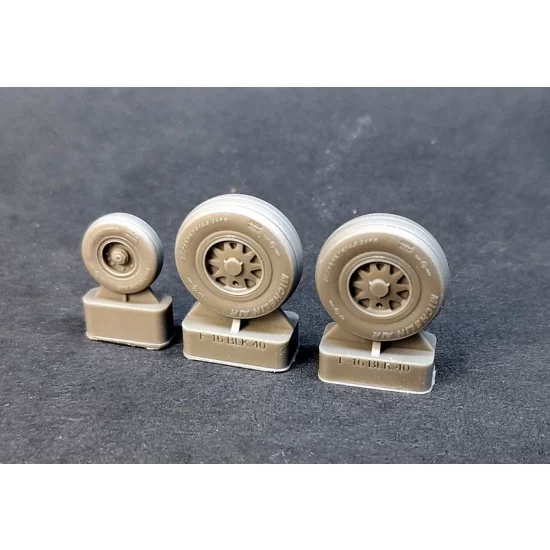 Kopecky Scale Models 48018 1/48 F-16 Fighting Falcon Block 40 Falcons Wheels