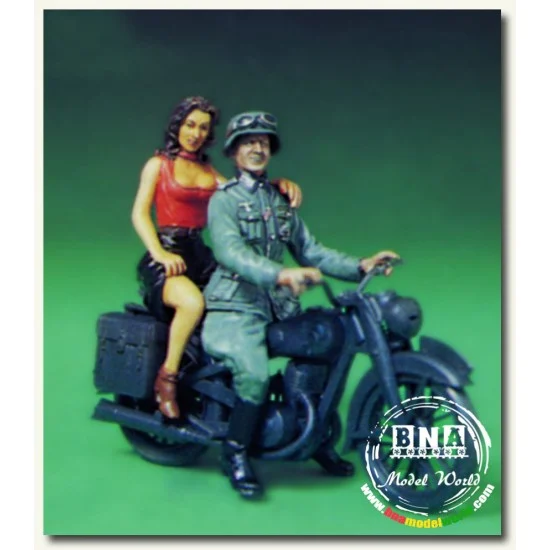 Legend Productions LF0075 1/35 "Comrade, Mon Amour II" German Soldier with Girl (2 Figures) - Model Figures