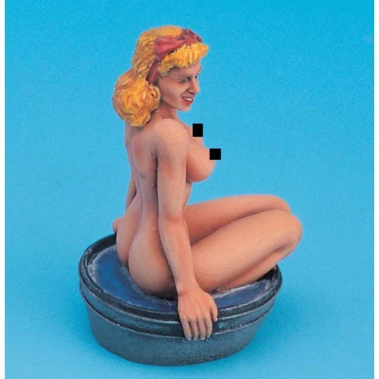 Legend Productions LF0089 1/35 Bathing Girl (Resin Female Figure) - Model Figures