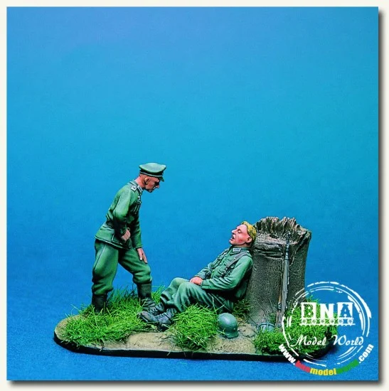 Legend Productions LF0090 1/35 "Are You Sleeping, Kid?" (2 Figures with Diorama Base) - Model Figures
