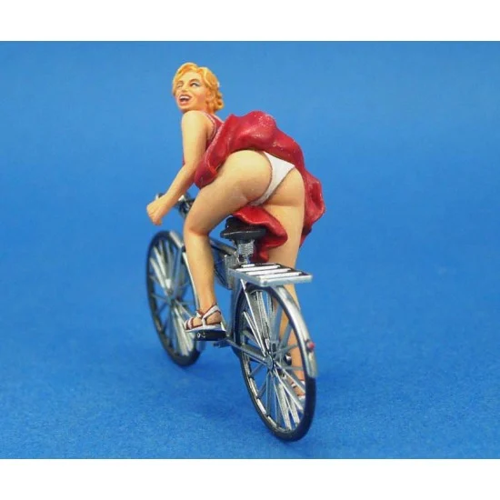 Legend Productions LF0106 1/35 Monella (Frivolous Lola) (bicycle is not included) - Model Figures