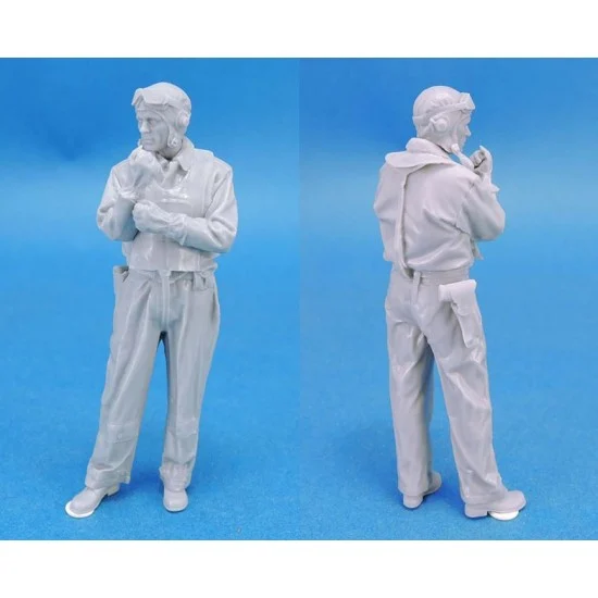 Legend Productions LF2406 1/24 WWII US Navy Pilot (on Deck, 1 figure) - Model Figures
