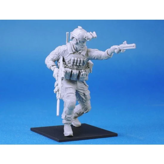 Legend Productions LF3D24001 1/24 US Navy Seal M79 "Pirate Gun" Gunner w/FN SCAR Mk.17 - Model Figures