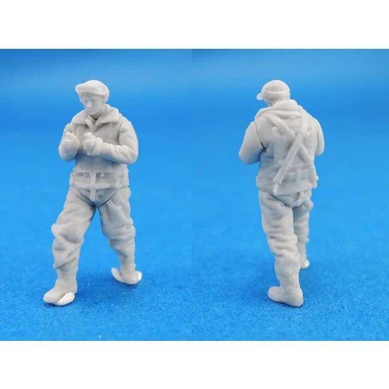 Legend Productions LA7210 1/72 WWII US Bomber Waist Gunner (1 figure) - Model Figures
