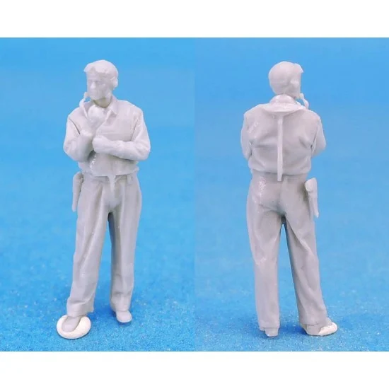 Legend Productions LA7222 1/72 WWII US Navy Pilot (on Deck, 1 figure) - Model Figures