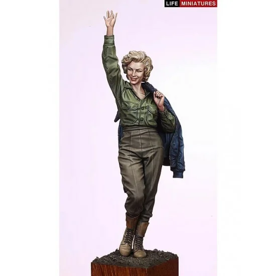 Life Miniatures 16003 1/16 Marilyn Monroe in Korea for USO Tour 1954 - Model Figures