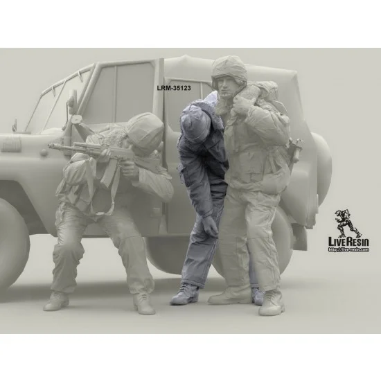 Live Resin LRM35123 1/35 Russian Internal Troops, Under Fire, Evacuation Of Wounded - 2