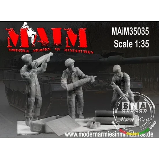 MAiM 35035 1/35 Modern Dutch Leopard 2 Crew reloading - Model Figures
