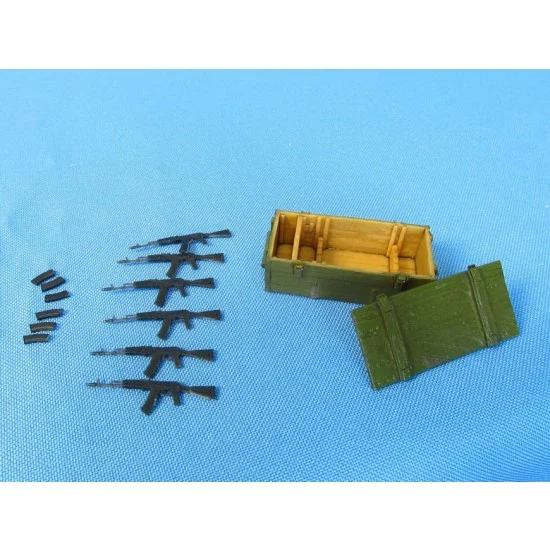 Metallic Details MDR3523 1/35 AK-74 Assault Rifles with Box (6pcs)