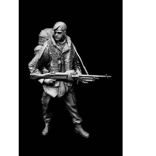 Mitches Military Models 146 200mm British Infantryman with GPMG 1970-80s