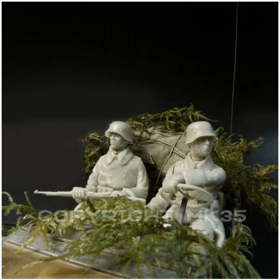 MK35 F294 1/35 Captured - Ardennes 1944-45 (2 Figures)