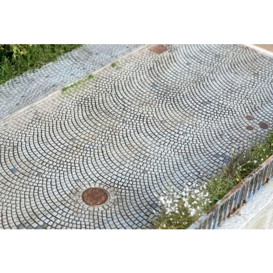 Model Scene 48901 HO Scale Straight Street - Small Cobblestone (width: 77mm, length: 396mm)