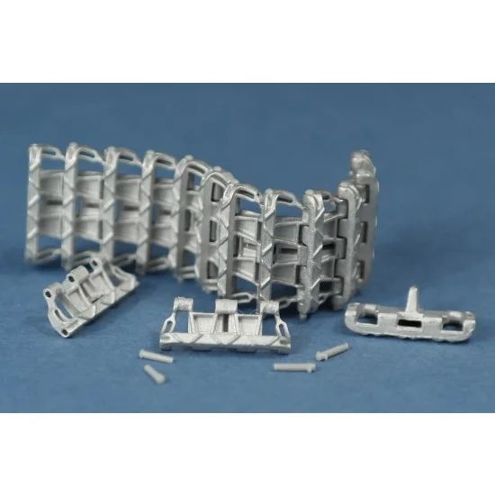 Master Club 35011 1/35 Metal Tracks for Pz.Kpfw.III, Pz.Kpfw.IV Solid Horned Type A 1943-45 (230 links, 460 pins)