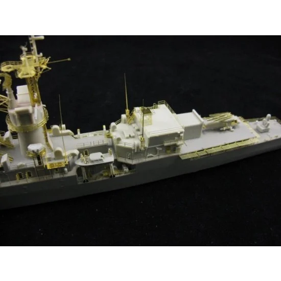 Orange Hobby N03-070 1/350 USS Robert E. Peary FF-1073 (Complete Resin kit)