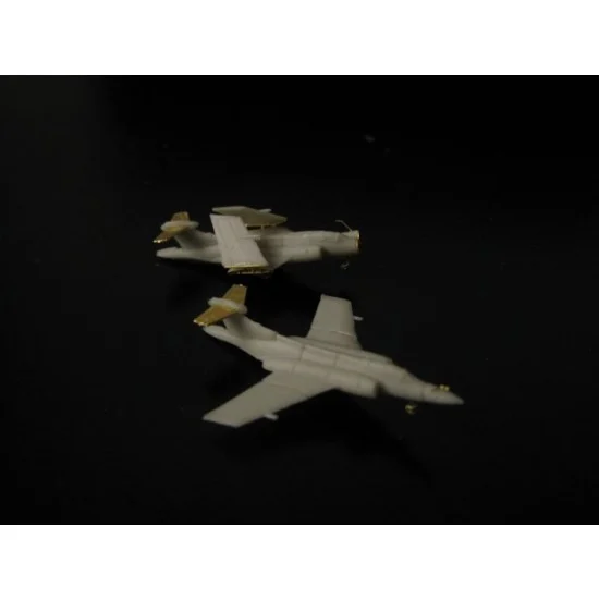Orange Hobby N07-102 1/700 Blackburn Buccaneer S.2 (4 Sets: Resin+PE)