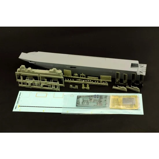 Orange Hobby N07-115 1/700 HMAS Canberra (L02) (Resin kit)