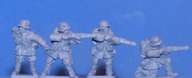 PIG160111 - GERMAN INFANTRY IN HELMET FIRING