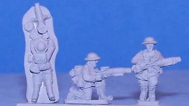 PIG160123 - BRITISH LEWIS GUNNERS IN HELMET